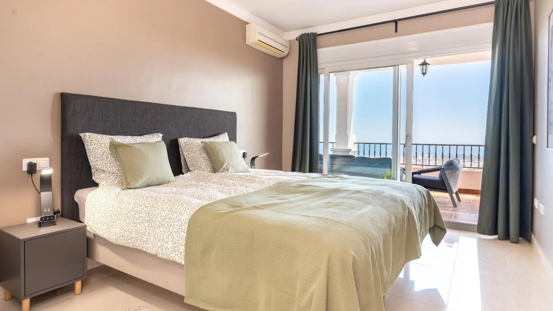 Luxurious & Elegant 3-Bed Apartment - Mijas Pueblo