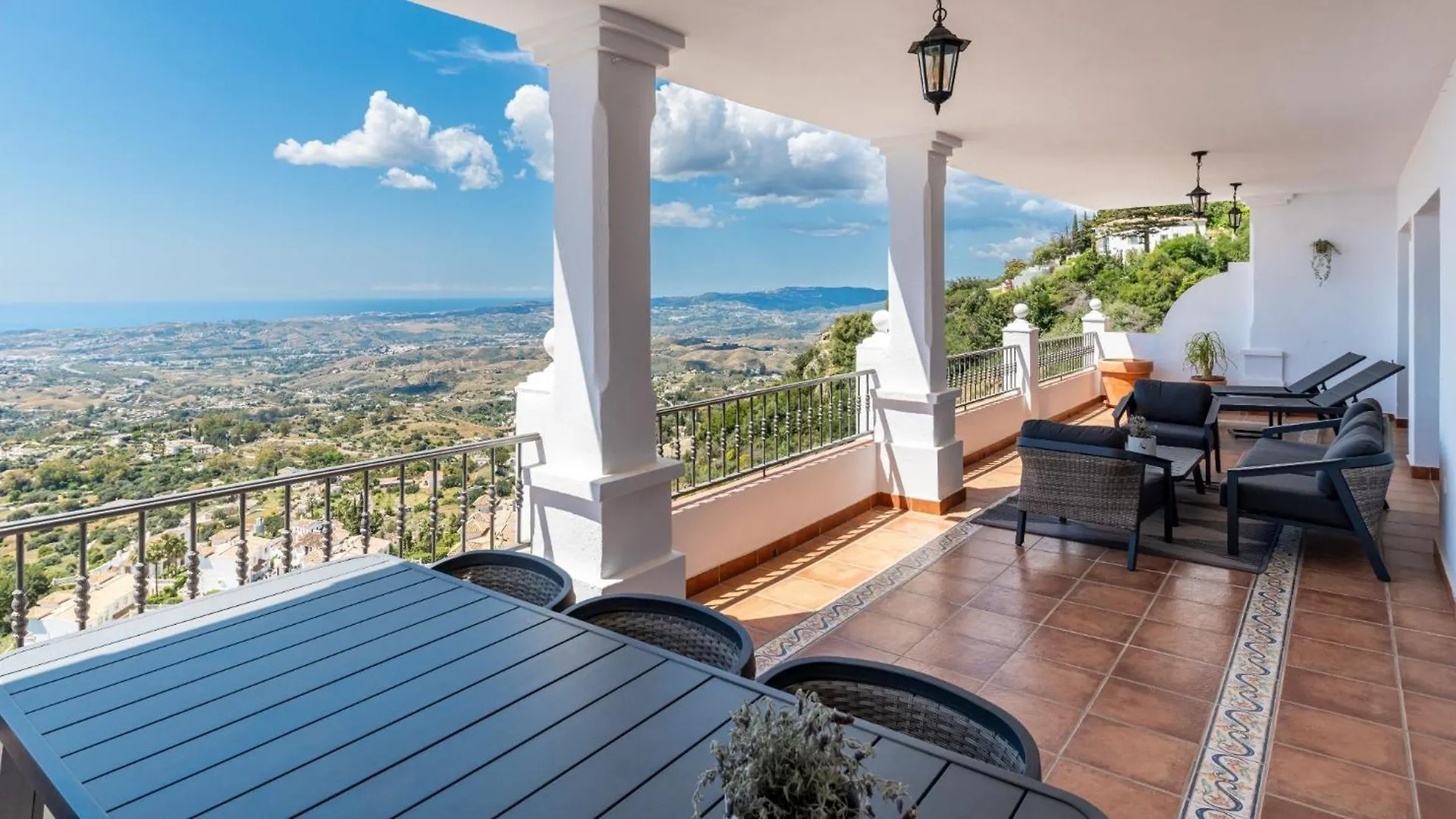 Luxurious & Elegant 3-Bed Apartment - Mijas Pueblo Spain