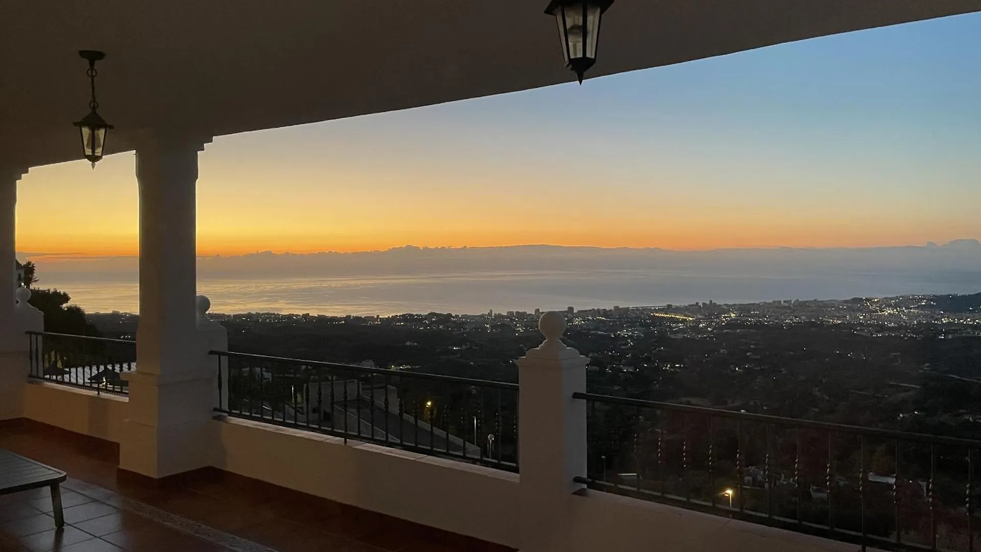 Luxurious & Elegant 3-Bed Apartment - Mijas Pueblo Spanje